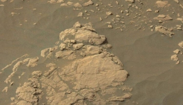 #фото | Аппарат «Кьюриосити» пробурил глиняную поверхность Марса