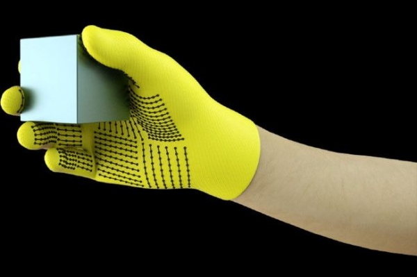 Роботов научили распознавать предметы с помощью сенсорной перчатки (+видео)