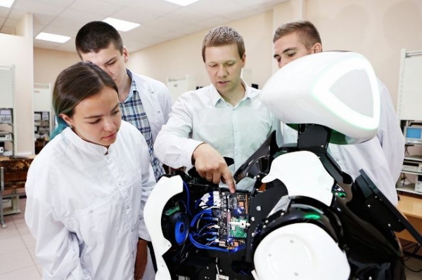 В российском вузе начнут онлайн готовить робототехников — впервые в мире